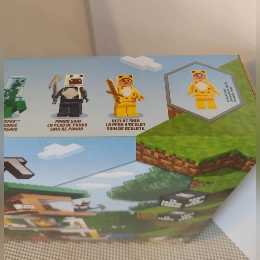 Lego Minecraft 21174 The Modern Treehouse Building Set NWT